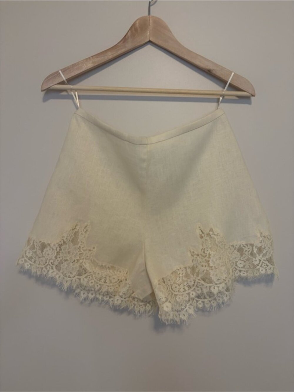 NEW Reformation Fern Sugar Yellow Lace Trim Linen Shorts Elastic Waist | US XS - Picture 6 of 13
